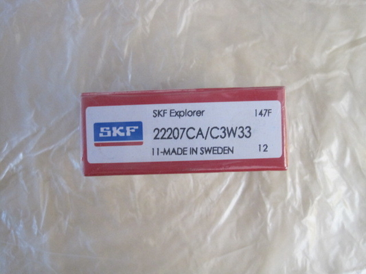 SKF 22207CA / W33 मशीनरी उत्पादन के लिए स्टील / पीतल केज के साथ गोलाकार रोलर असर